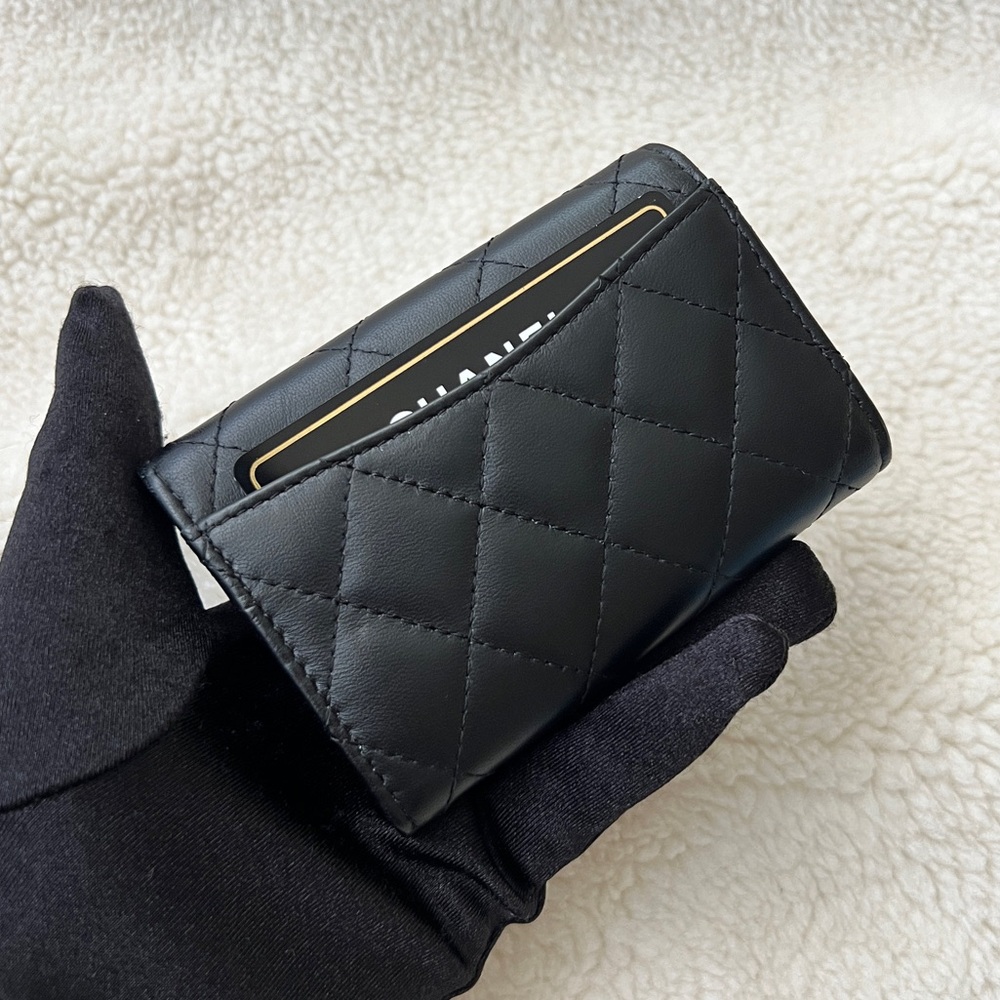 Auth Chanel Classic Flap Black Lambskin 4 Ring Key Holder w/ Silver hdw - Picture 5 of 10